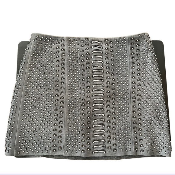 Alice + Olivia Grey Goat Leather Studded skirt in a size 6 - Picture 4 of 10